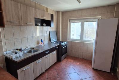 Apartament cu 3 camere decomandat în Tei - 2