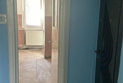 Apartament cu 3 camere decomandat în Roman - 4