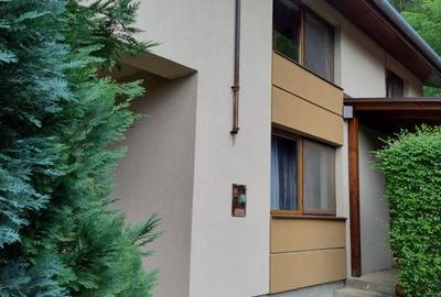 Casă cu 4 camere în Central - 2