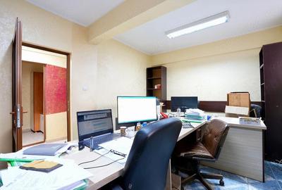 Spațiu comercial, de 100 mp, în Central - 9