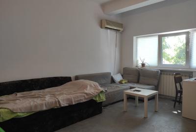 Apartament cu 4 camere decomandat în Calea Călărașilor - 2