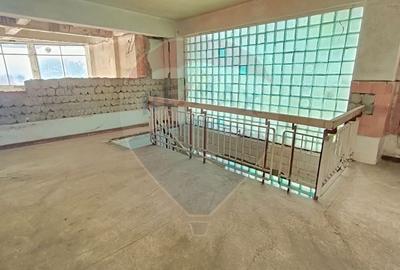 Spațiu comercial, de 690.09997558594 mp, în Central - 10