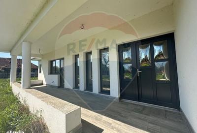 Casă cu 4 camere decomandat în Central - 7