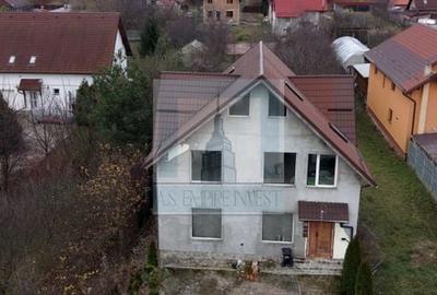 Casa/Villa , 5 camere, singur în curte, 960 mp teren- zona Tarlungeni - 5