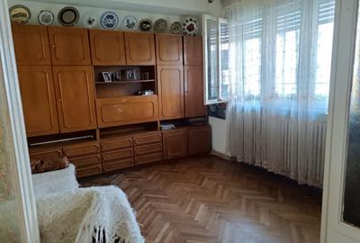 Apartament cu 3 camere semidecomandat, mobilat în Dacia - 17