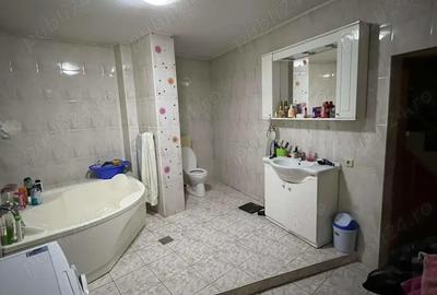 Casă cu 4 camere cu Teren 225 Mp în Splaiul Unirii - 1