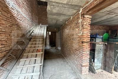 Casa la rosu cu 7 camere, 2 bai, 1 bucatarie. - 3