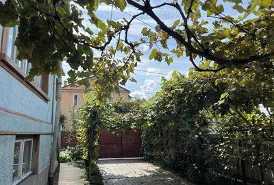 Casa spa?ioasa cu 3 camere ?i garaj in Medias (str Episcob Ioan Bob nr1) - 10
