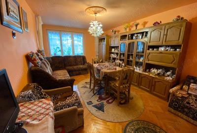 Apartament cu 3 camere decomandat în 22 Decembrie - 12