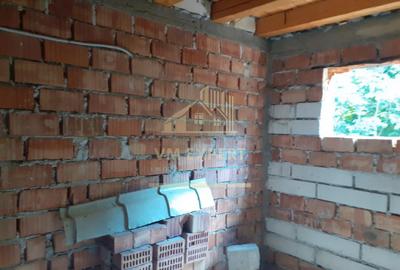Casă cu 5 camere cu Teren 5000 Mp în Central - 6