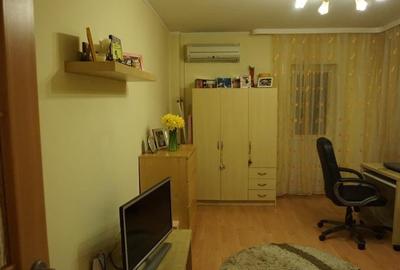 Garsonieră de 39 mp, bloc mixt finalizat 1982  in zona Drumul Taberei - 1 Mai - 3