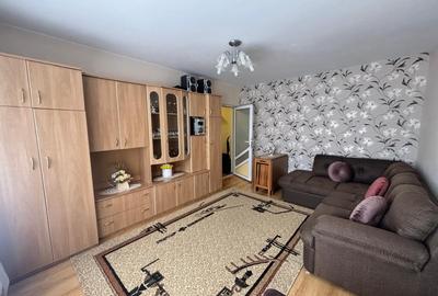 Apartament cu 3 camere semidecomandat, mobilat în Calea Moldovei
