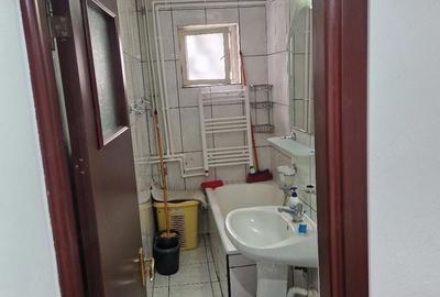 Apartament cu 3 camere decomandat în Ostroveni