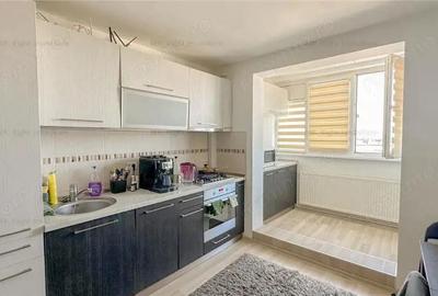 Apartament cu 2 camere decomandat în Tractorul