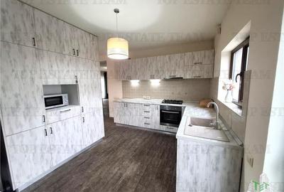 Inchiriere Vila Crevedia/Dealul Mare/vedere lac - 8