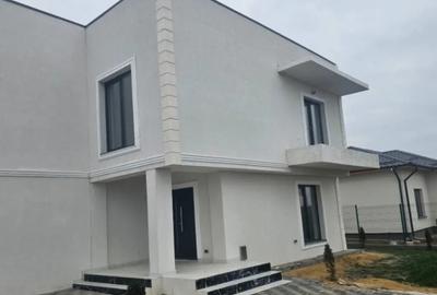 Casă cu 7 camere cu Teren 412 Mp în Malu Mare