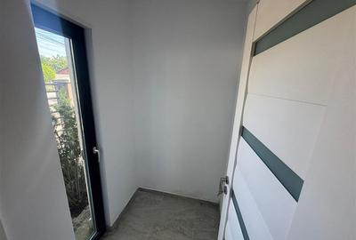 Spațiu comercial, de 40 mp, în Nord - 15