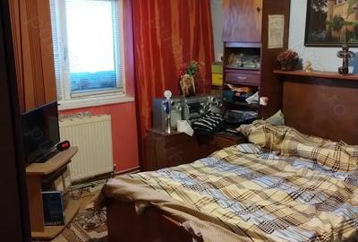 Schimb apartament 2 camere decomandat et.3 cu similar parter sau et.1 - 4
