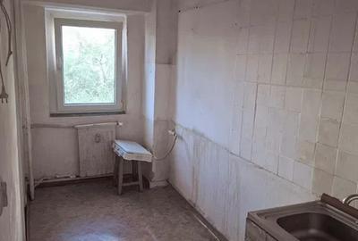 Titan Metrou Parc Decomandat Etaj 5/8 ,Bl 1986 ,Reabilitat SPATIOASA - 3