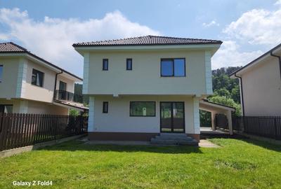 Casă cu 4 camere cu Teren 400 Mp în Luna