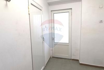 Spațiu comercial, de 75 mp, în Central - 15