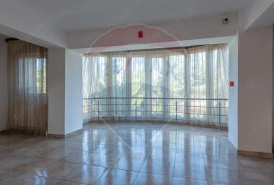 Casă cu 16 camere cu Teren 3700 Mp în Central - 2