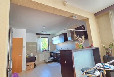 Casă individuală cu 6 camere cu Canalizare în Europa - 1