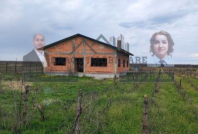 Casă individuală cu 4 camere în Bucești