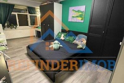 Apartament cu 3 camere decomandat, mobilat în Central