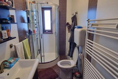 Casă cu 7 camere cu Teren 500 Mp în Central