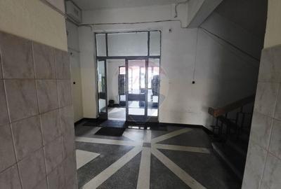 Apartament cu 2 camere de vanzare in zona 1 Mai - 30