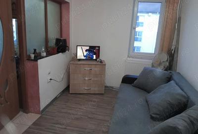 Garsonieră decomandată în Traian - 1