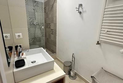 Apartament cu 3 camere semidecomandat în 1 Mai - 9