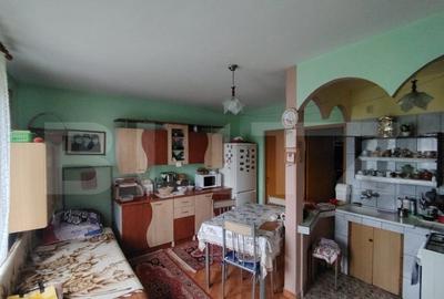 Casa cu 2 apartamente in Livezeni - 3