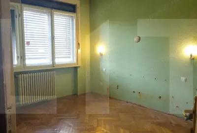 Apartament cu 4 camere decomandat în Central