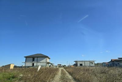 Teren de 400 mp, în Lazu - 9