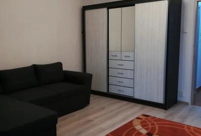 Garsonieră decomandată în Titan