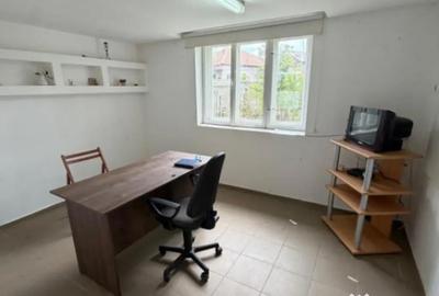 Casă cu 4 camere cu Teren 1400 Mp în Central