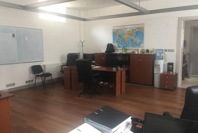 Vilă de închiriat – Piața Victoriei | Str. Grigore Alexandrescu nr. 36 - 23