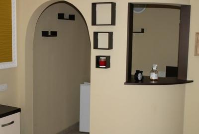 Apartament de vânzare - 4