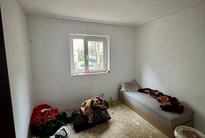 Apartament cu 3 camere semidecomandat în Baza 3