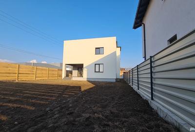 Casa De Vanzare - 3