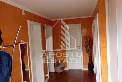 Apartament cu 4 camere semidecomandat, mobilat în Central