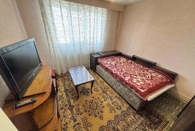 Apartament cu 3 camere decomandat, mobilat în CET - 2
