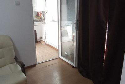 Apartament cu 2 camere nedecomandat în Obor