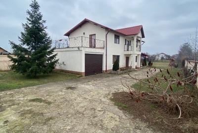 Casă individuală cu 4 camere în Crevedia