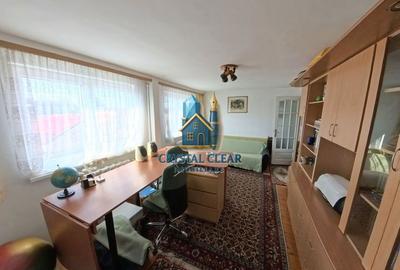 Casă cu 6 camere decomandat cu Teren 385 Mp în Central