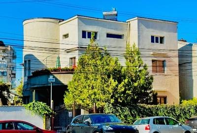 Duplex cu 12 camere în Ultracentral