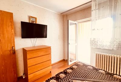 Apartament cu 3 camere decomandat, mobilat în P-ța Muncii - 27