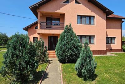 Casă cu 4 camere cu Teren 700 Mp în Central - 10